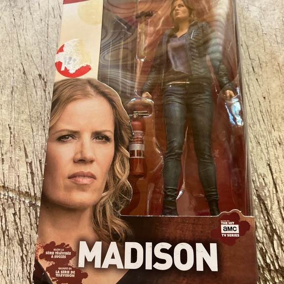 AMC fear the walking dead Madison - Picture 2 of 9